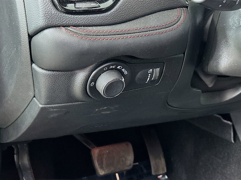 Certified 2025 Dodge Durango R/T image 18