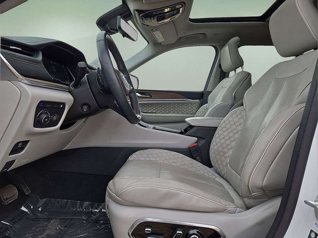 Used 2022 Jeep Grand Cherokee Summit w/ Advanced Protech Group IV image 25