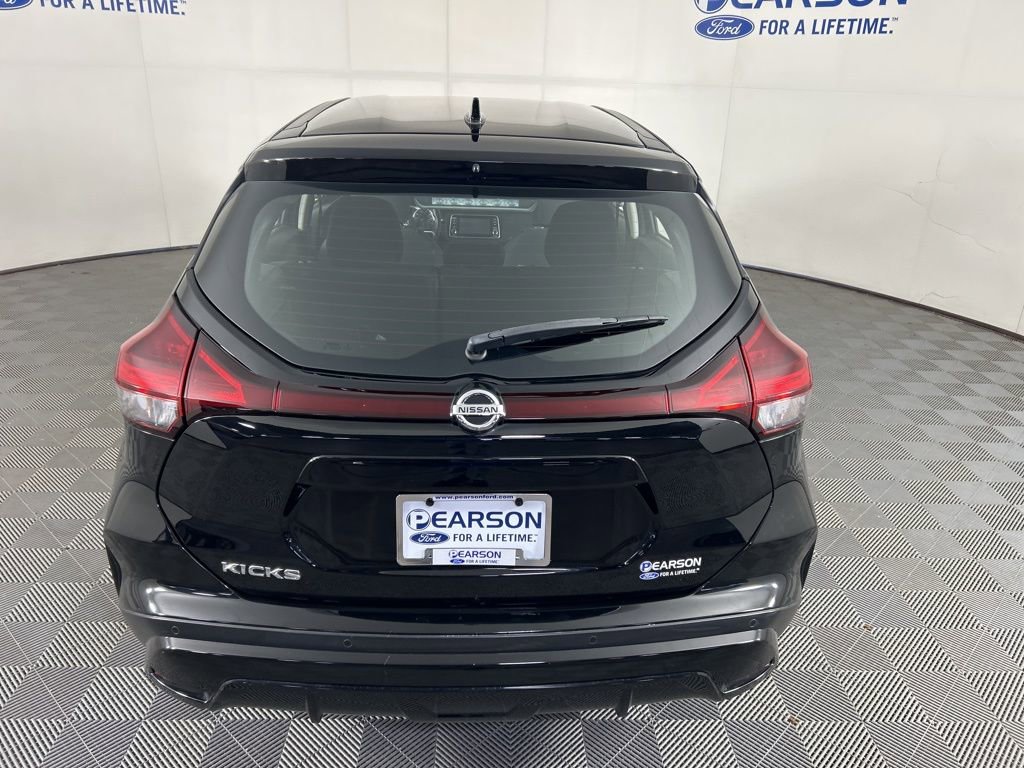 Used 2021 Nissan Kicks S image 11
