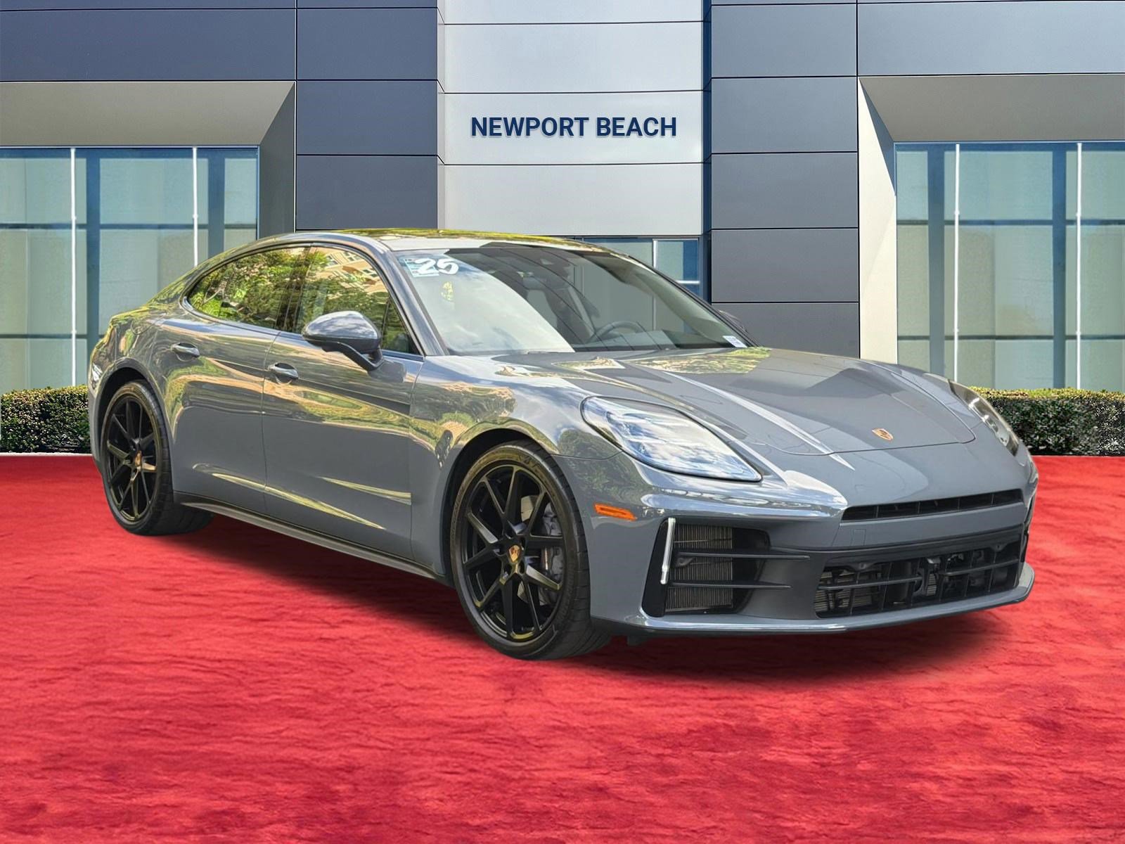 Used 2025 Porsche Panamera image 7