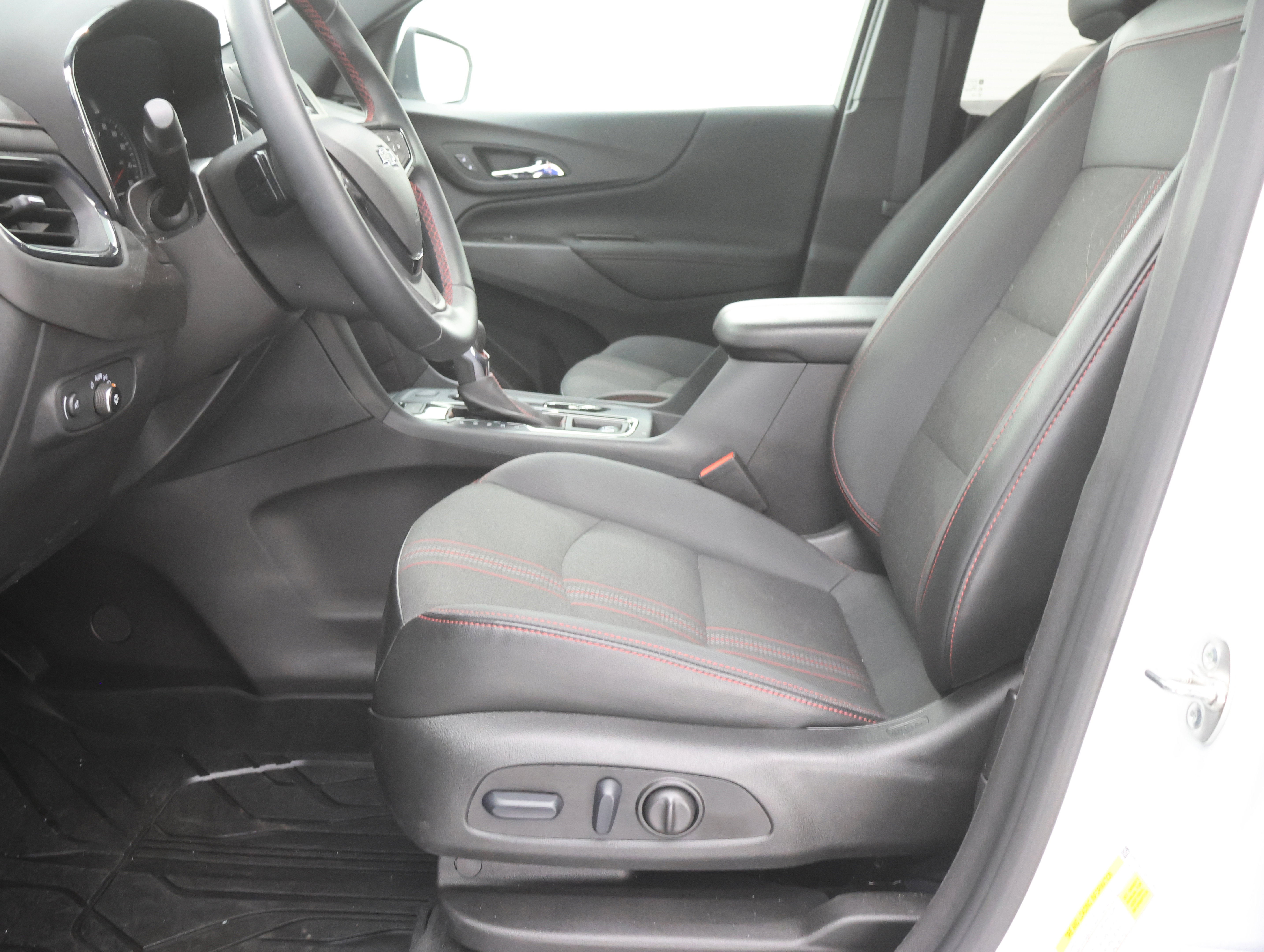 Used 2024 Chevrolet Equinox RS w/ LPO, Floor Liner Package image 8