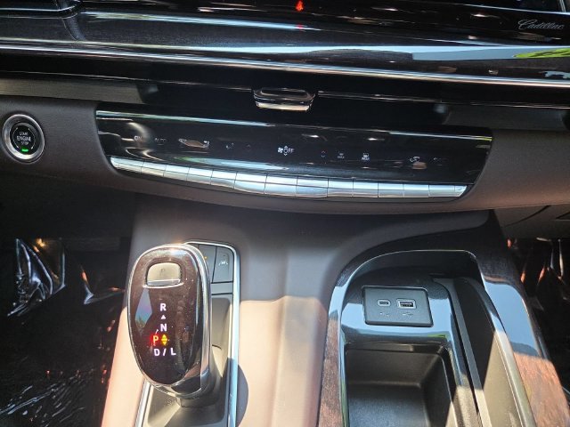 Certified 2024 Cadillac Escalade Premium Luxury Platinum AWD/4WD image 19