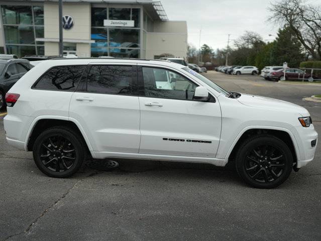 Used 2022 Jeep Grand Cherokee Laredo X AWD/4WD image 9