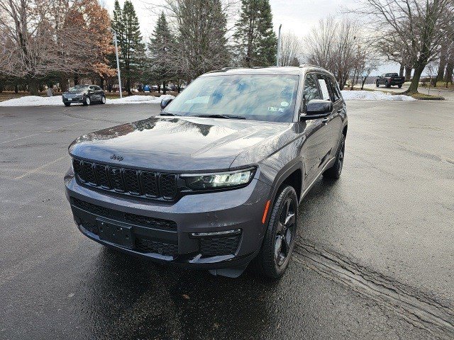 Used 2023 Jeep Grand Cherokee L Limited w/ Luxury Tech Group II image 2
