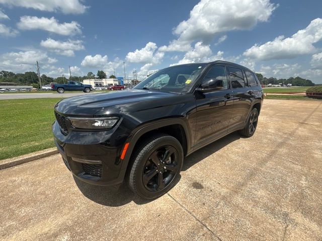 Used 2025 Jeep Grand Cherokee L Limited w/ Black Appearance Package AWD/4WD image 4