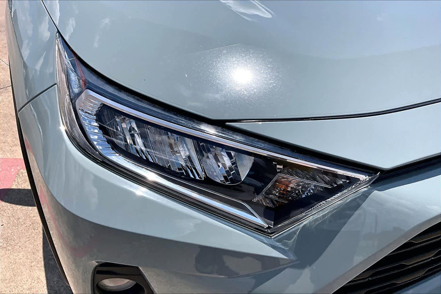 Used 2020 Toyota RAV4 XLE Premium FWD image 28