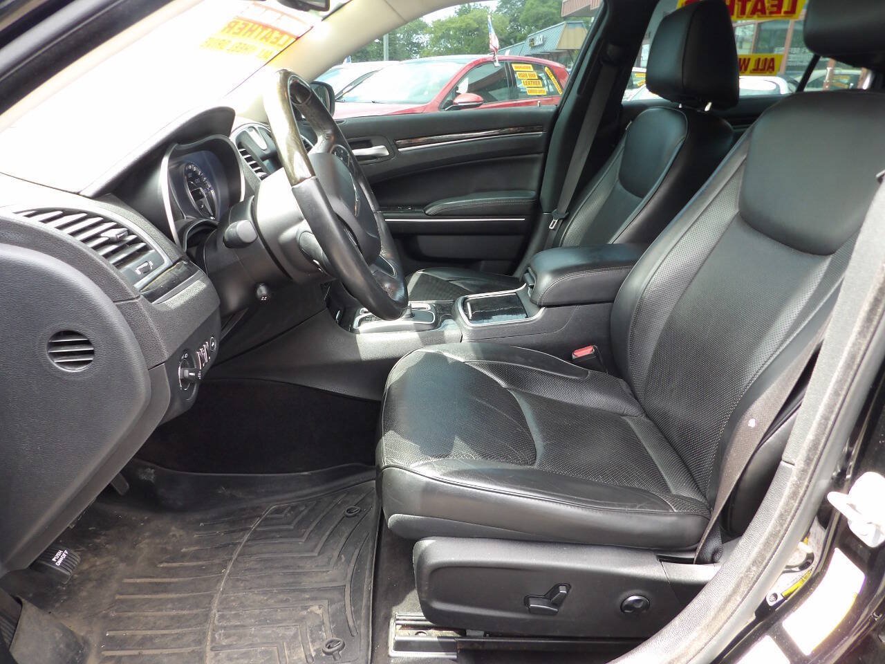 Used 2018 Chrysler 300 Limited AWD/4WD image 9