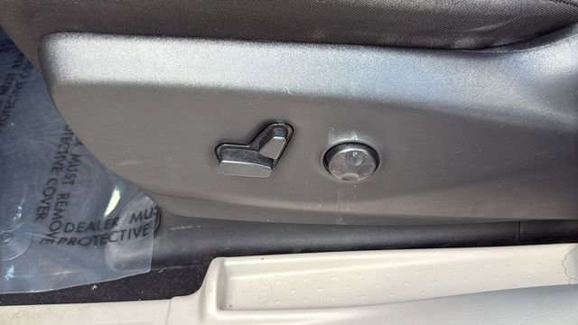 Used 2024 Chrysler Voyager LX image 19