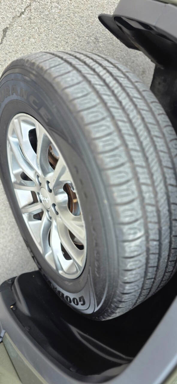 Used 2019 Jeep Cherokee Latitude Plus w/ Comfort/Convenience Group image 27