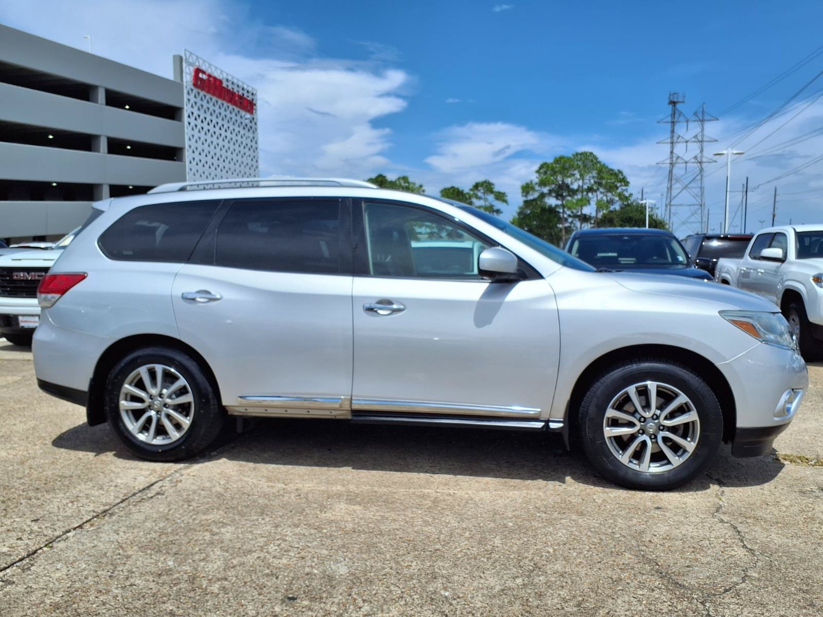 Used 2015 Nissan Pathfinder SL w/ SL Premium Package FWD image 10