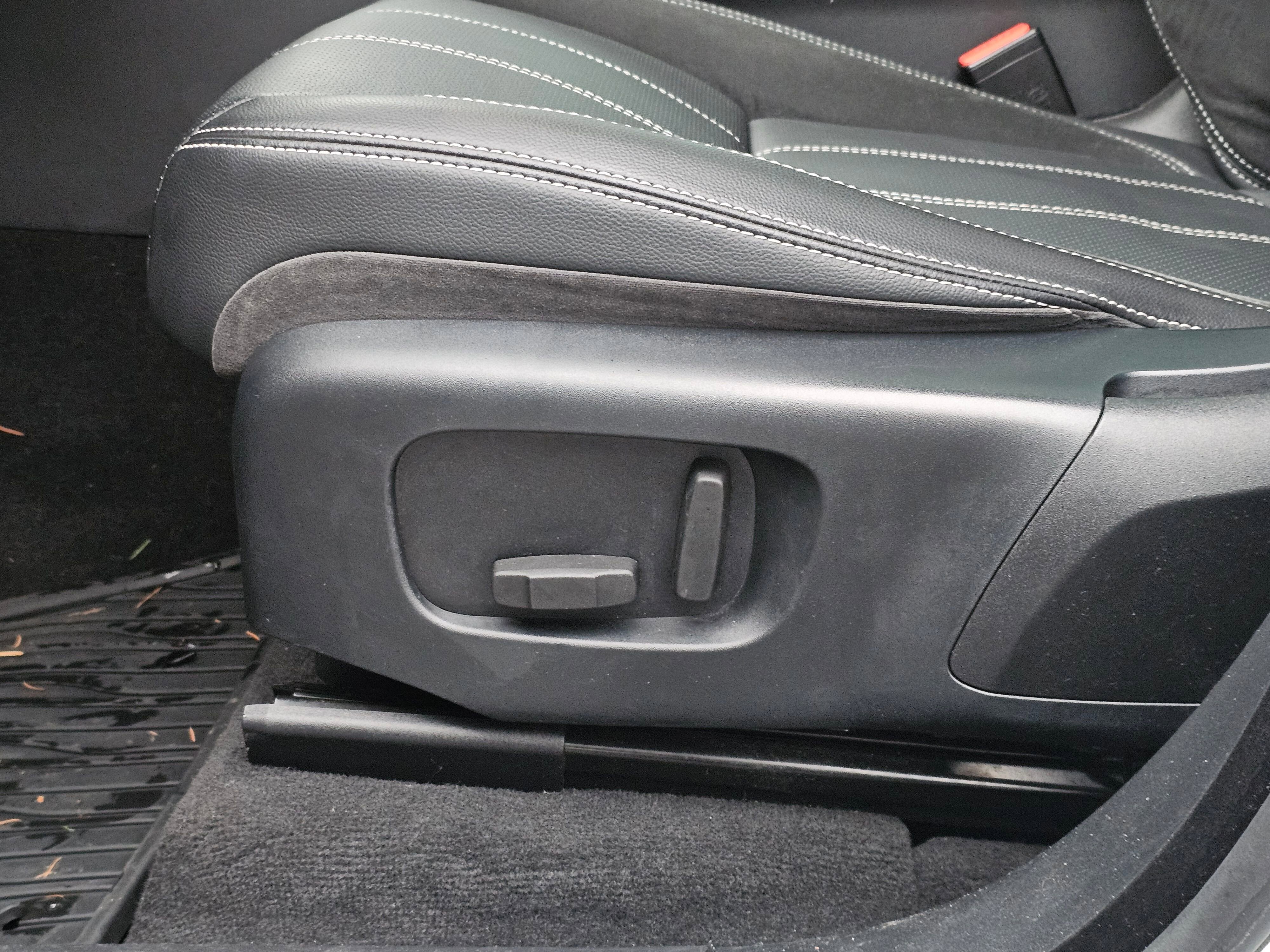 Used 2019 Land Rover Range Rover Velar R-Dynamic SE image 22