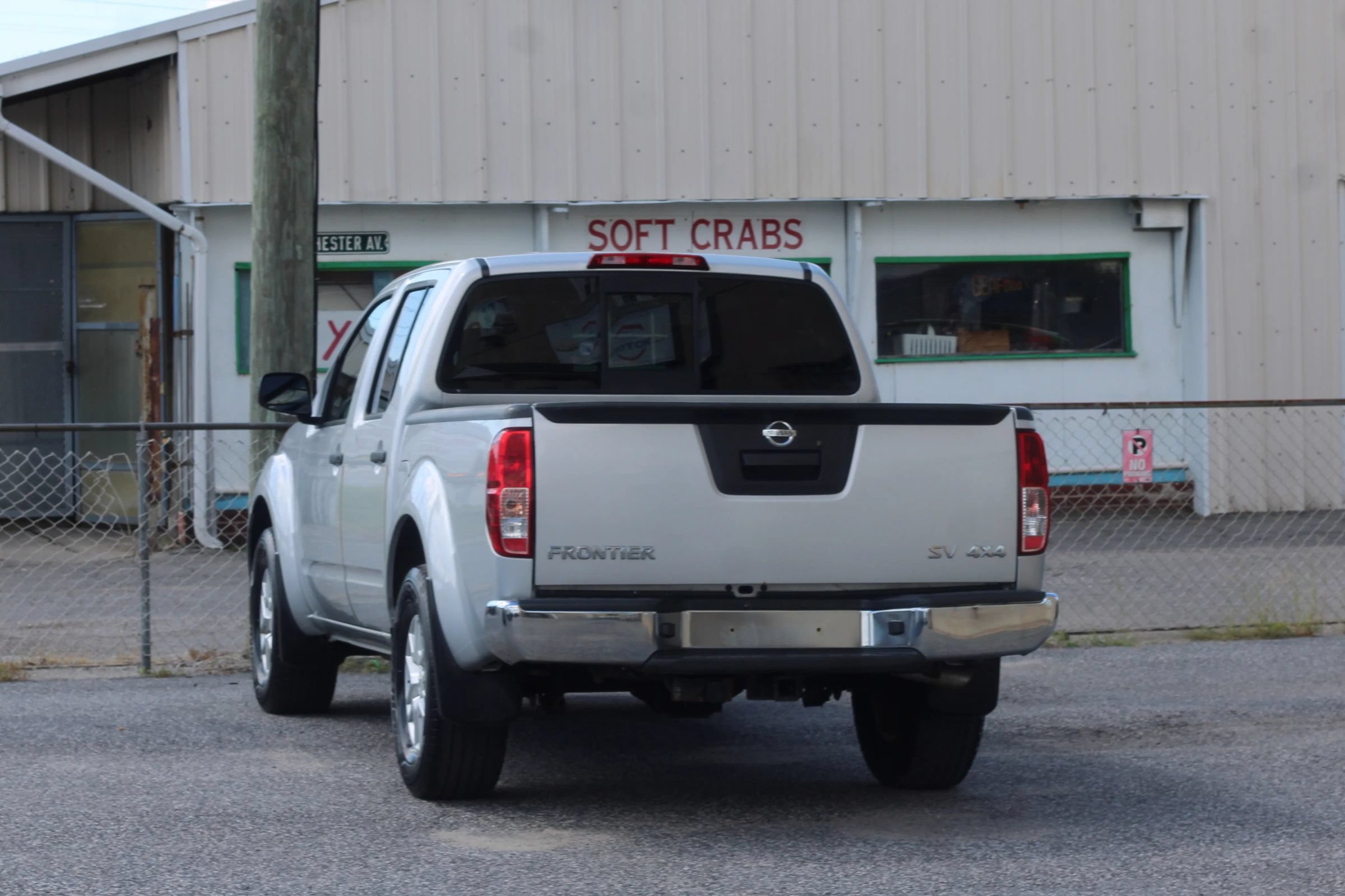Used 2018 Nissan Frontier SV AWD/4WD image 6