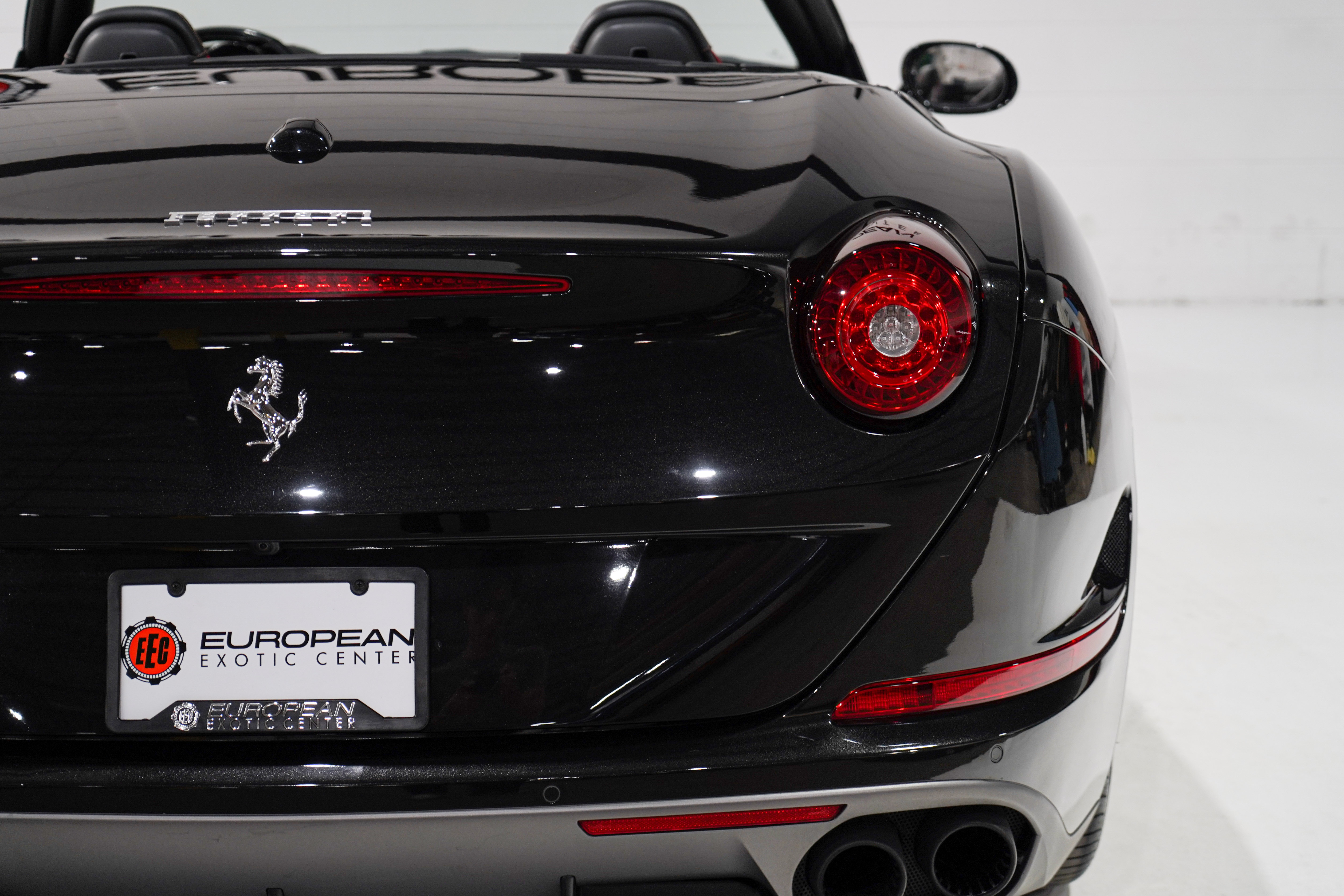Used 2016 Ferrari California T RWD image 37
