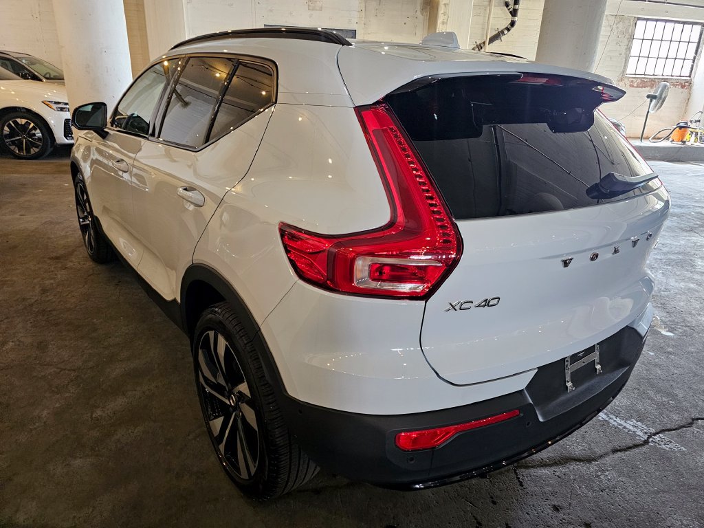 Certified 2025 Volvo XC40 B5 Ultra AWD/4WD image 2
