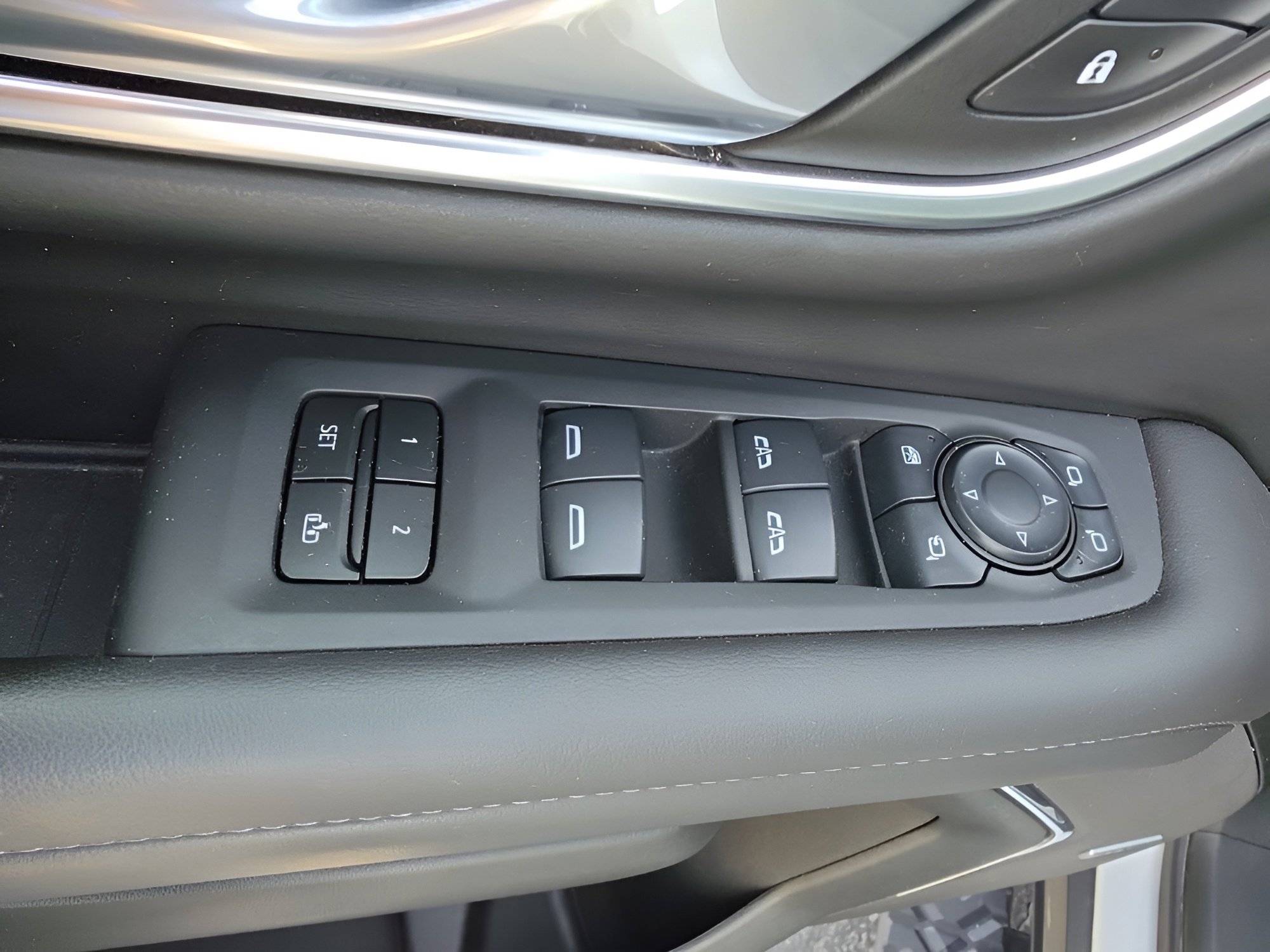 Used 2024 Chevrolet Tahoe Z71 w/ Luxury Package AWD/4WD image 18