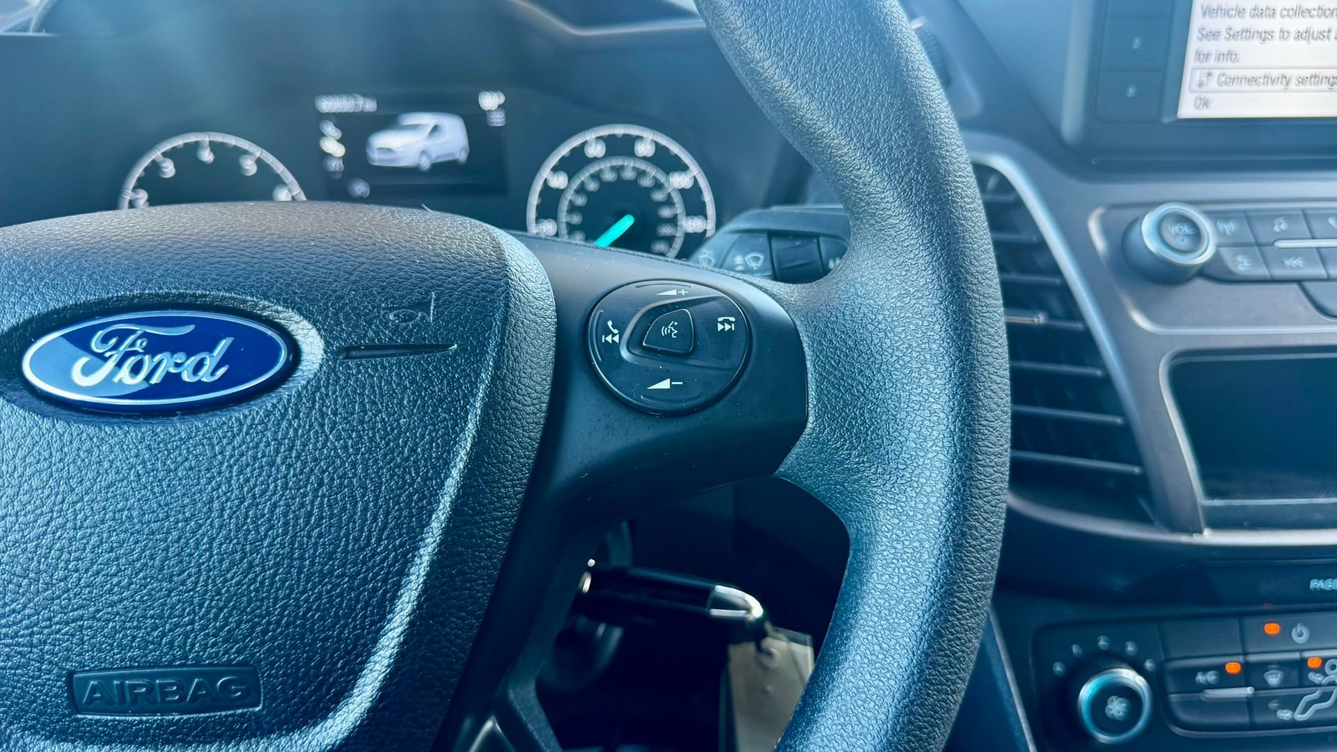 Used 2022 Ford Transit Connect XL image 28