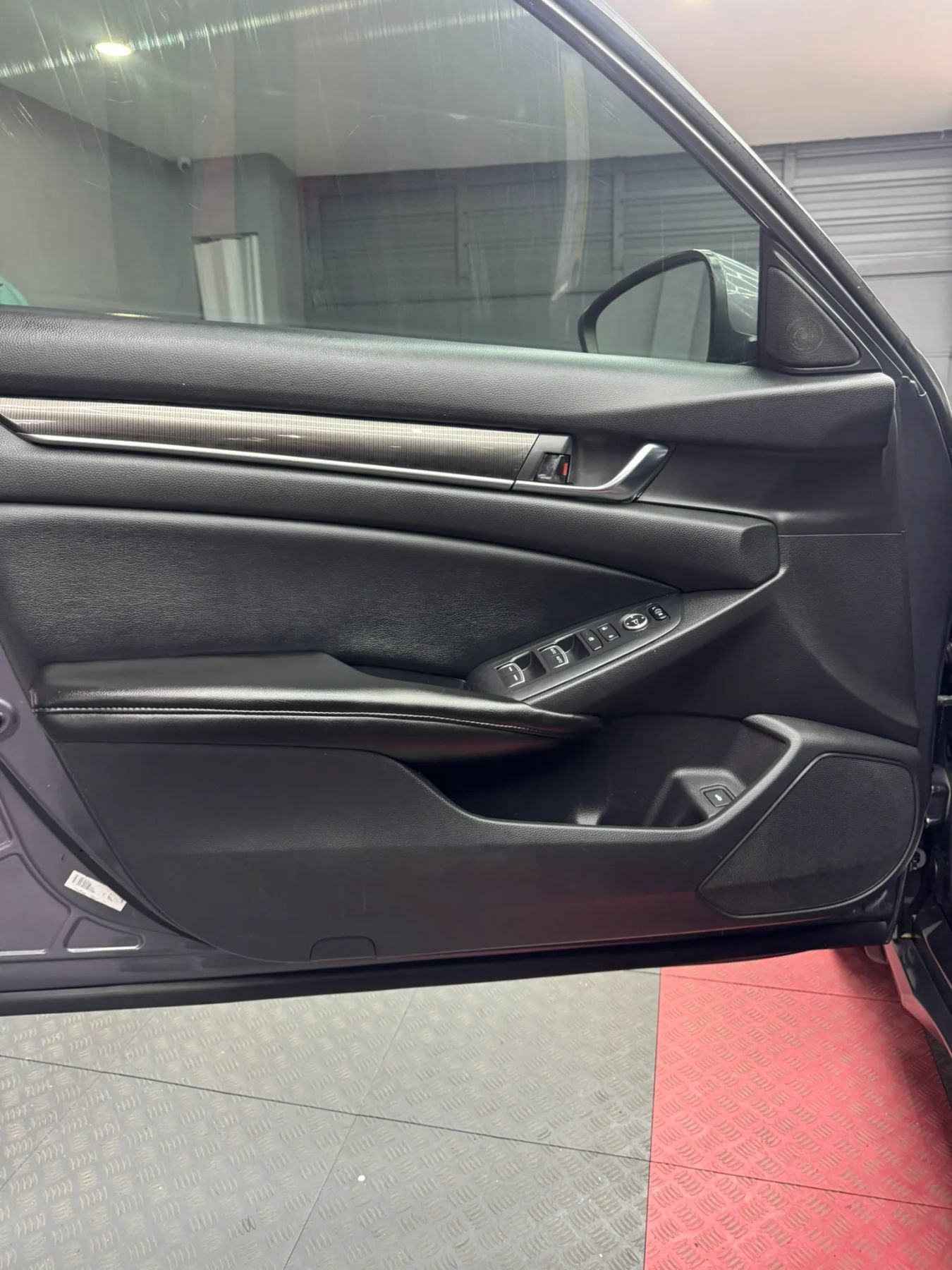 Used 2018 Honda Accord Sport image 11