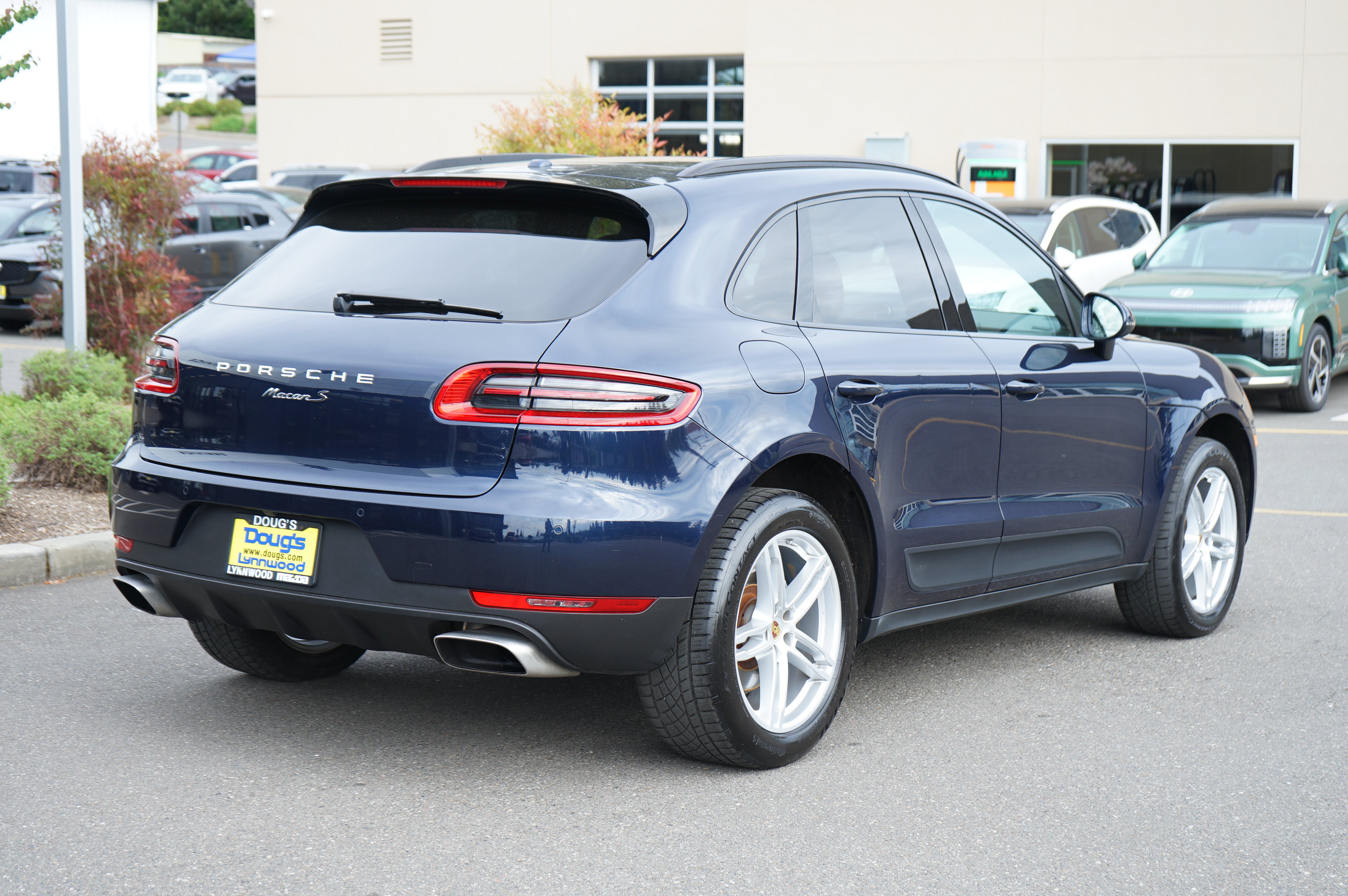 Used 2017 Porsche Macan AWD/4WD image 3