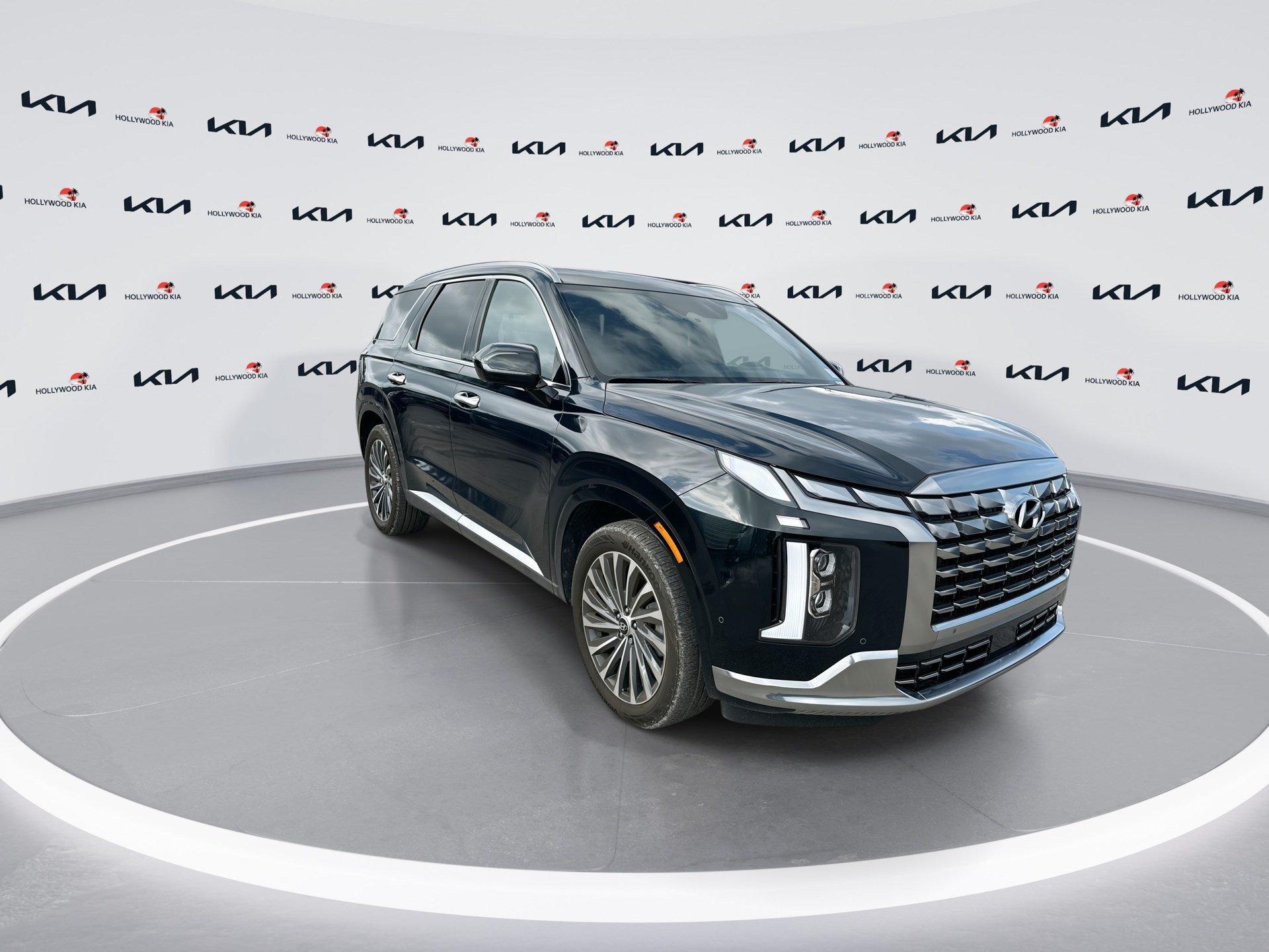 Used 2025 Hyundai Palisade Calligraphy FWD image 2