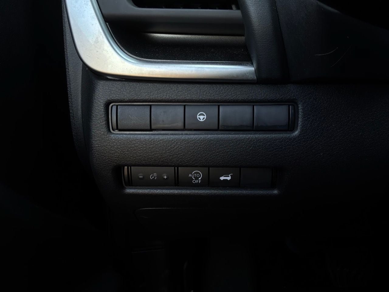 Used 2025 Nissan Rogue SV FWD image 22