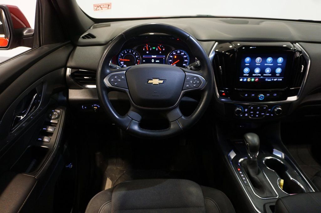 Certified 2023 Chevrolet Traverse LT w/ Rear Camera Mirror Package image 13