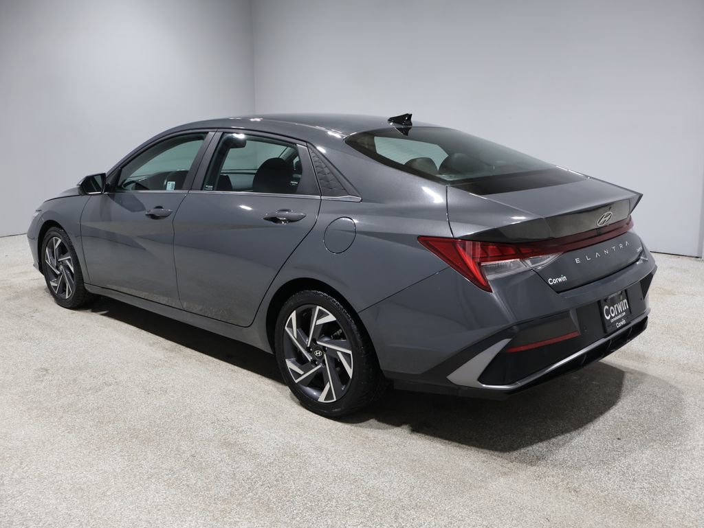 Used 2024 Hyundai Elantra Limited image 4