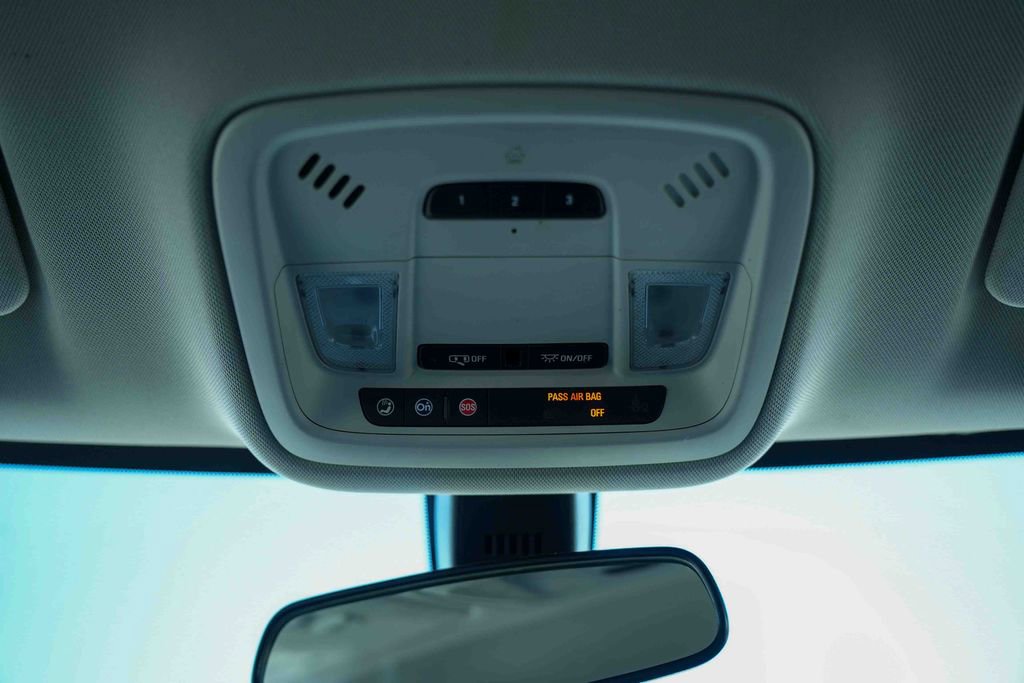 Used 2018 Chevrolet Traverse LT image 39