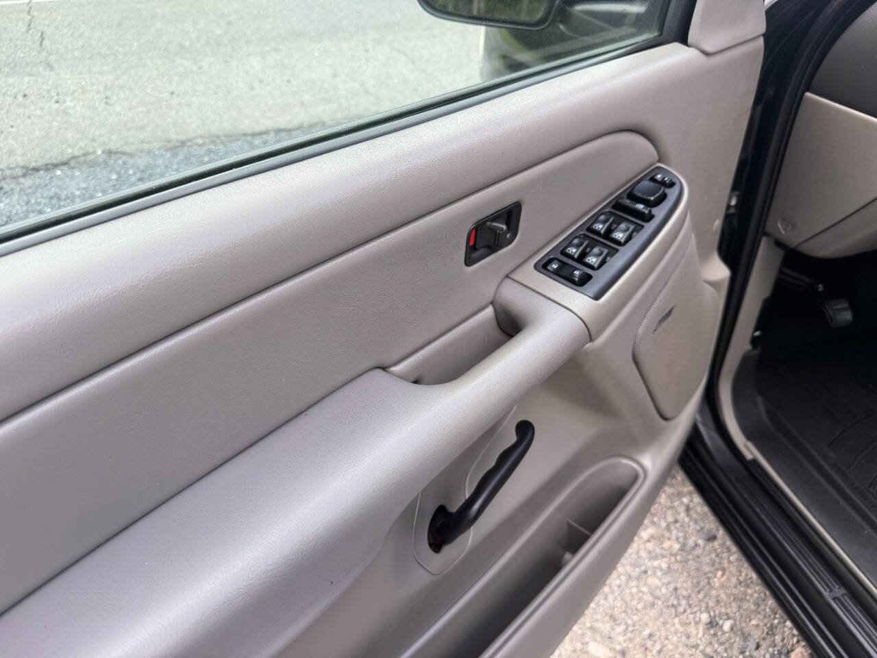 Used 2006 Chevrolet Suburban LS w/ Smart Select Package image 24