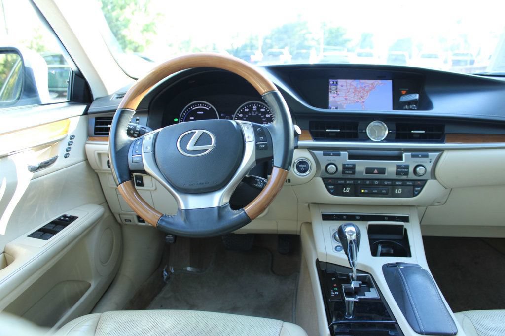 Used 2014 Lexus ES 300h w/ Luxury Package w/Bamboo Trim FWD image 14