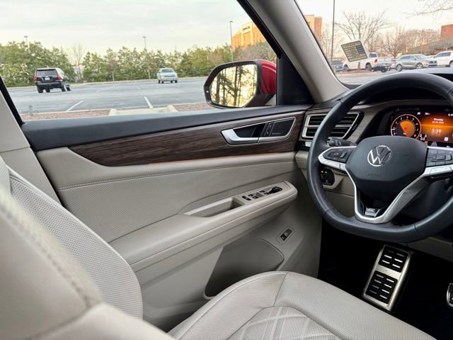 Used 2025 Volkswagen Atlas SEL Premium R-Line image 22