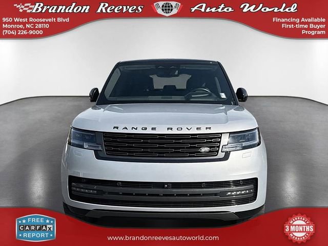 Used 2025 Land Rover Range Rover SE image 2