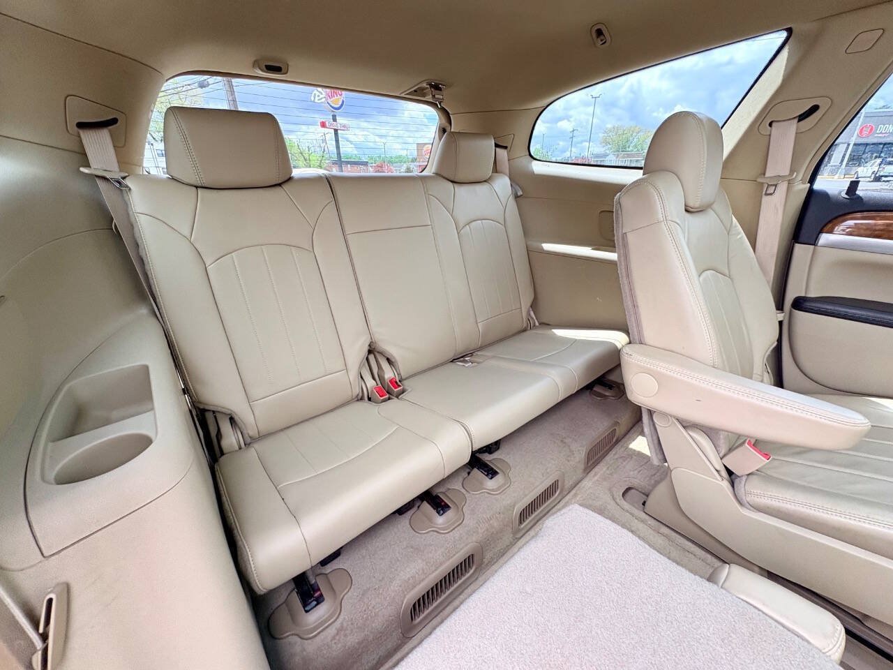 Used 2009 Buick Enclave CXL w/ Entertainment Package #3 AWD/4WD image 32