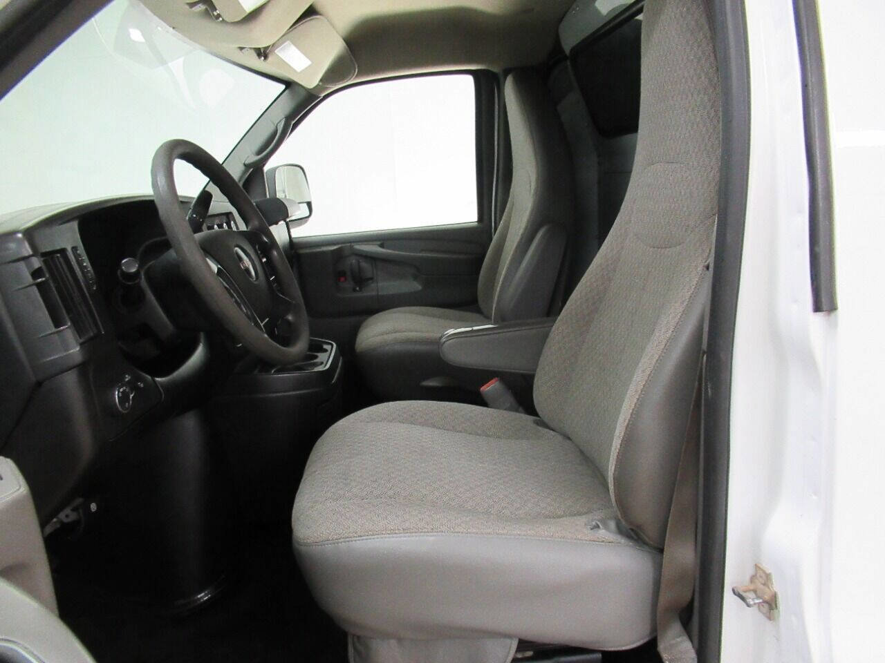 Used 2014 GMC Savana 3500 Extended image 6