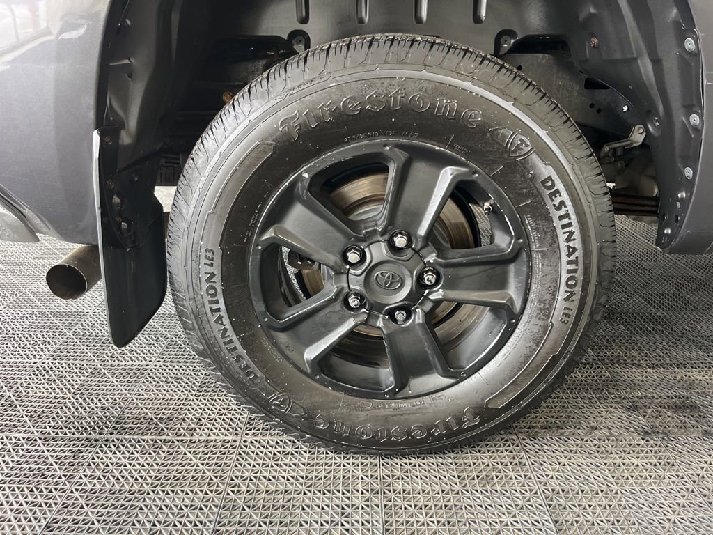 Used 2016 Toyota Tundra SR5 w/ SR5 Upgrade Package image 28