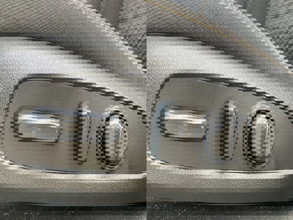 Used 2021 GMC Terrain SLE w/ Driver Convenience Package image 13