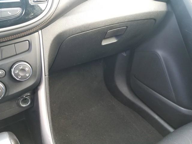 Used 2019 Chevrolet Trax LT w/ LT Convenience Package image 24