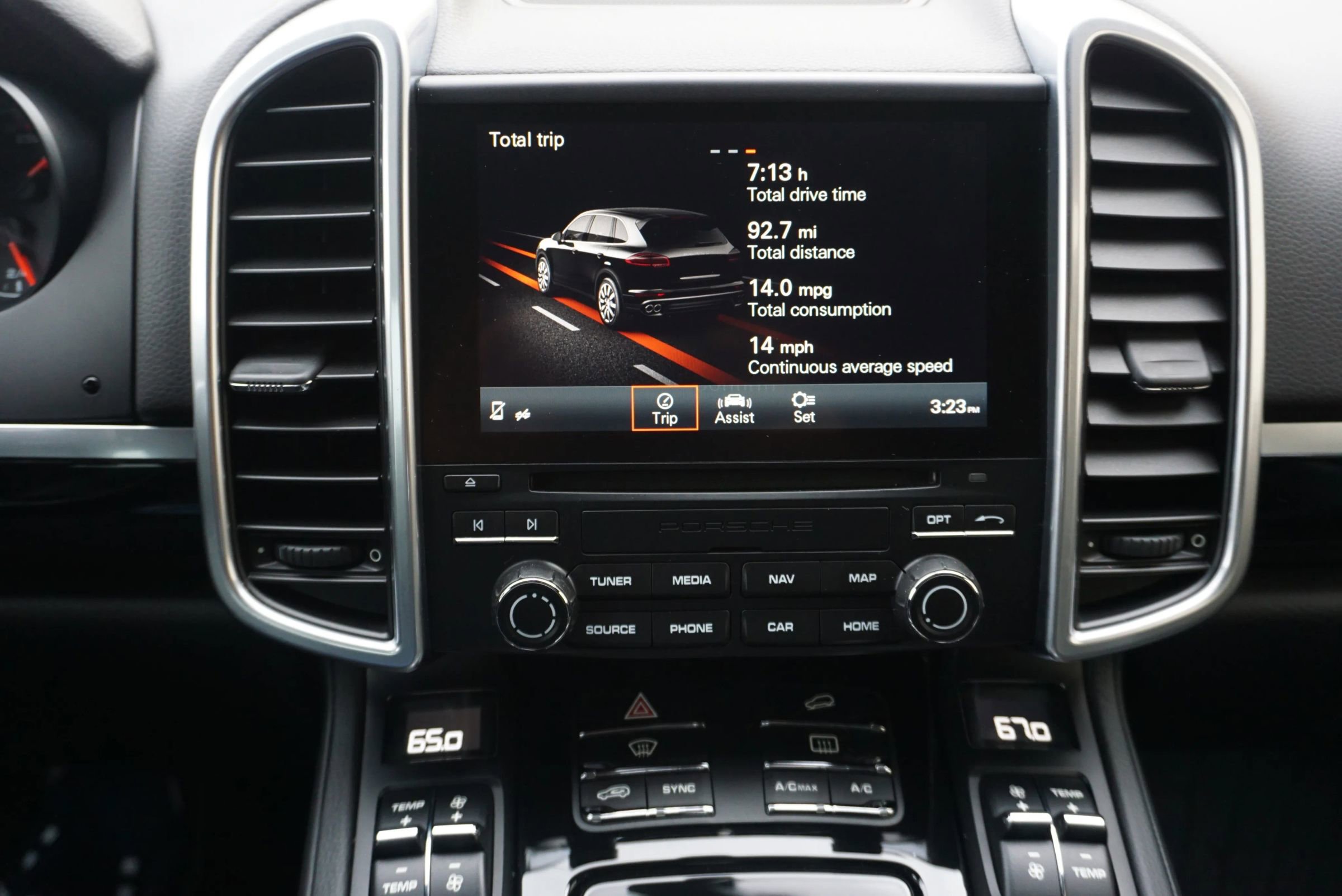 Used 2017 Porsche Cayenne Platinum Edition AWD/4WD image 28