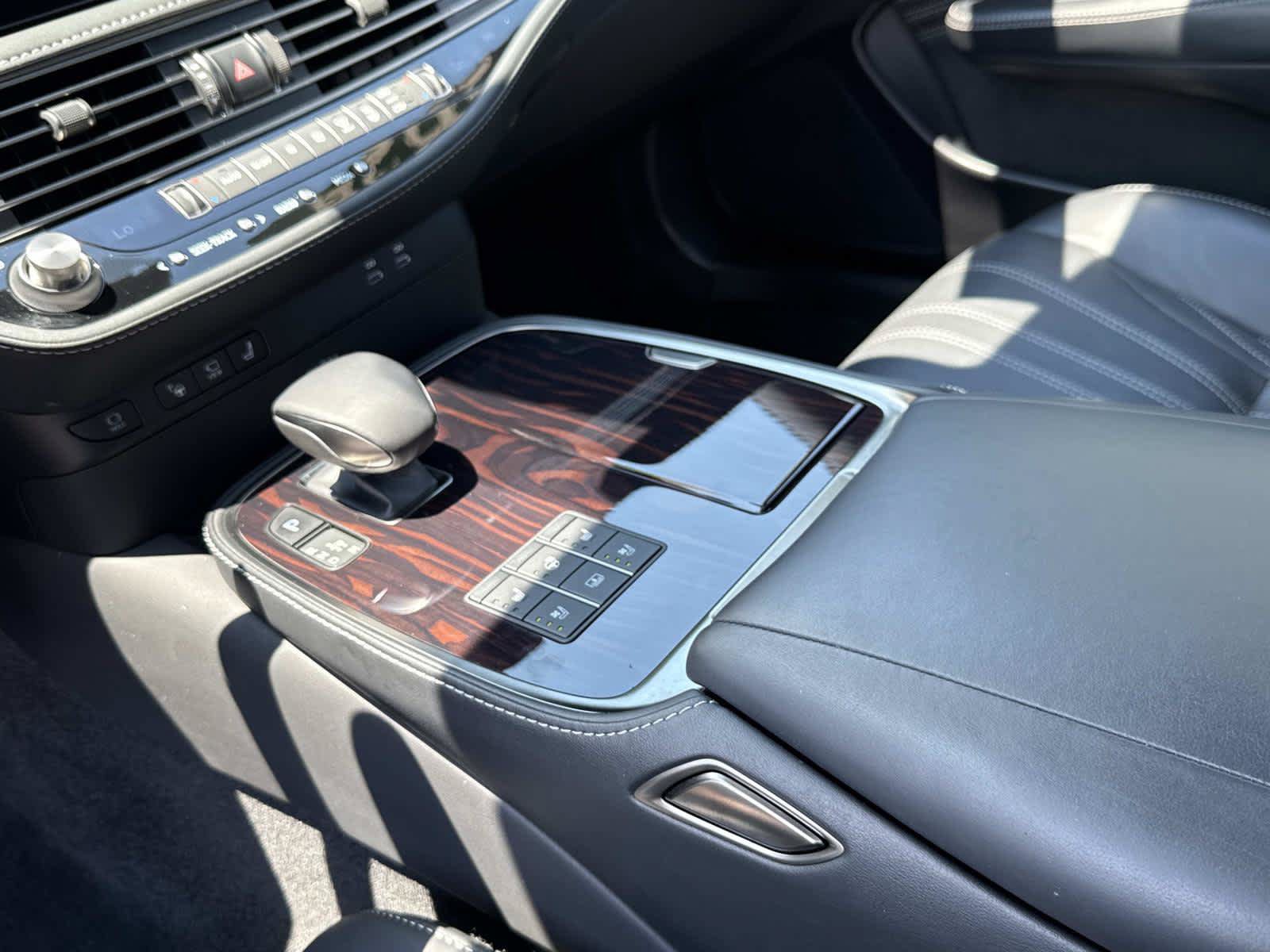 Used 2024 Lexus LS 500 AWD w/ Luxury Package image 21