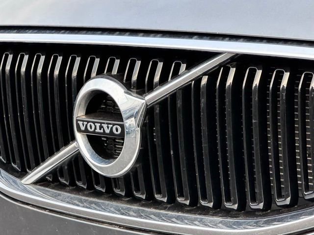 Used 2021 Volvo XC60 T5 Momentum w/ Premium Package AWD/4WD image 4