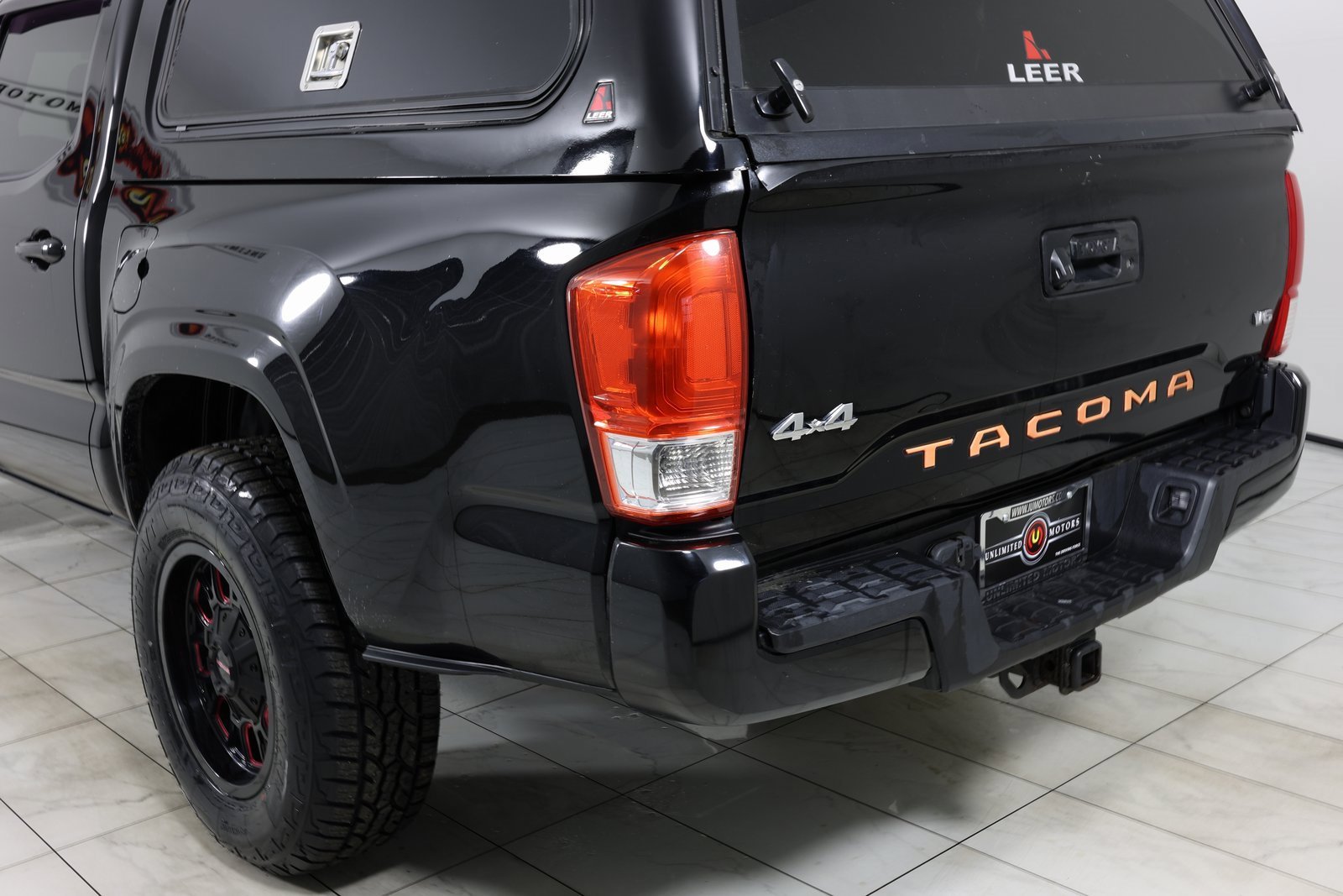 Used 2017 Toyota Tacoma SR image 39