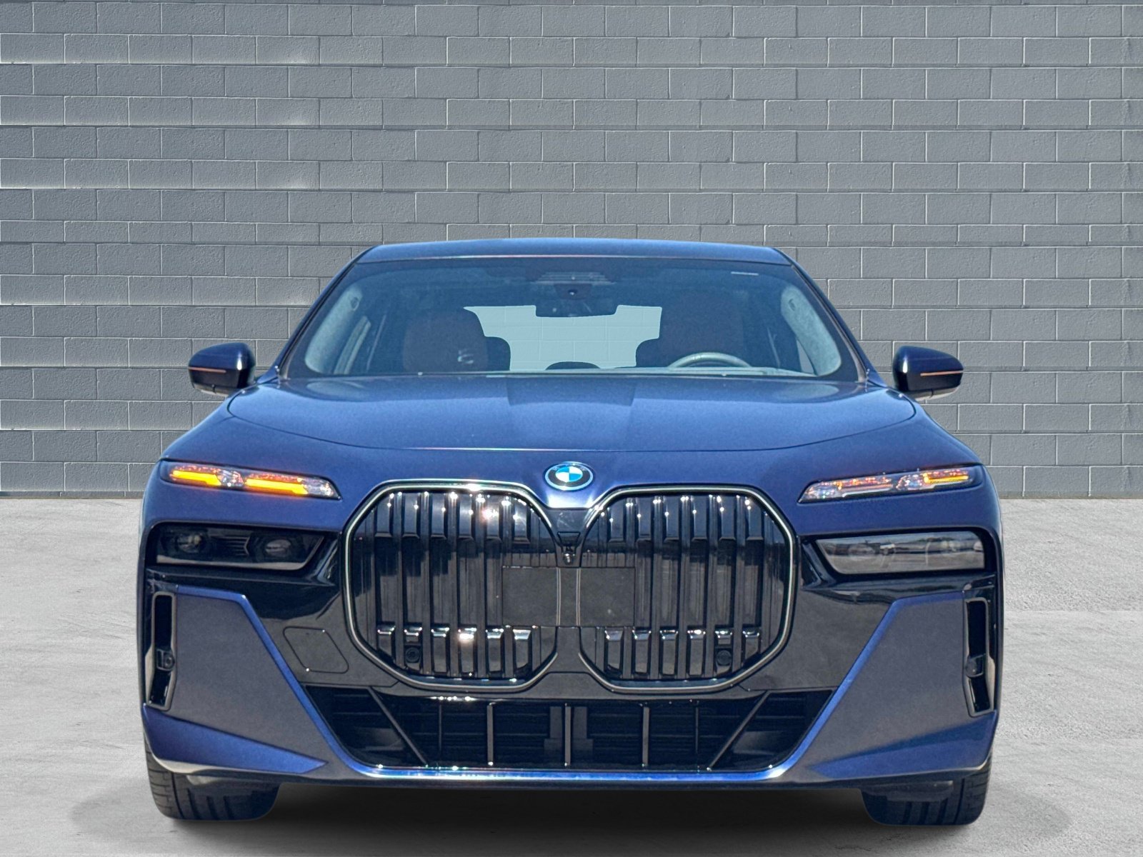 Used 2026 BMW i7 xDrive60 w/ Executive Package AWD/4WD image 2