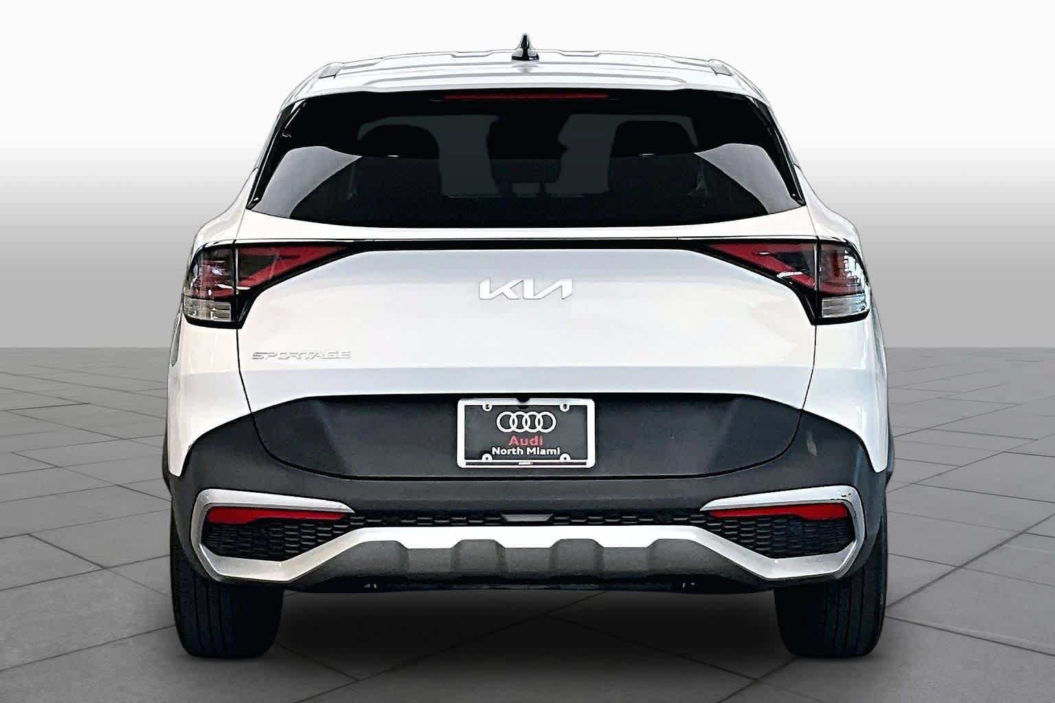 Used 2023 Kia Sportage EX FWD image 5