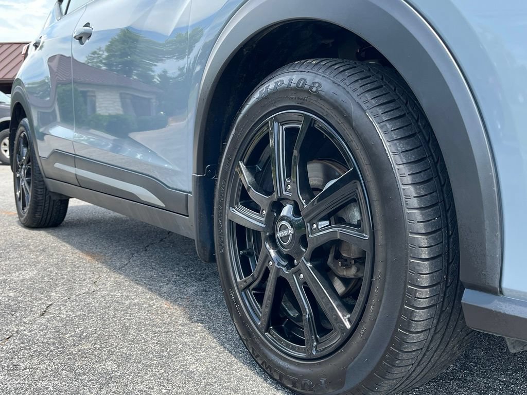 Used 2023 Nissan Kicks SR w/ SR Premium Package FWD image 12