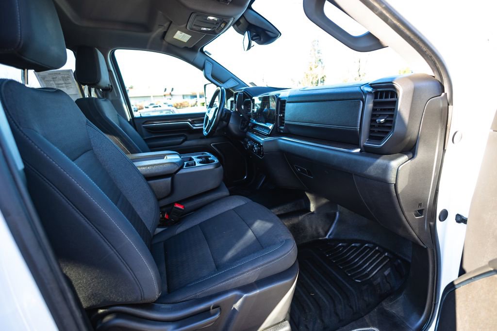 Used 2024 Chevrolet Silverado 3500 LT image 30