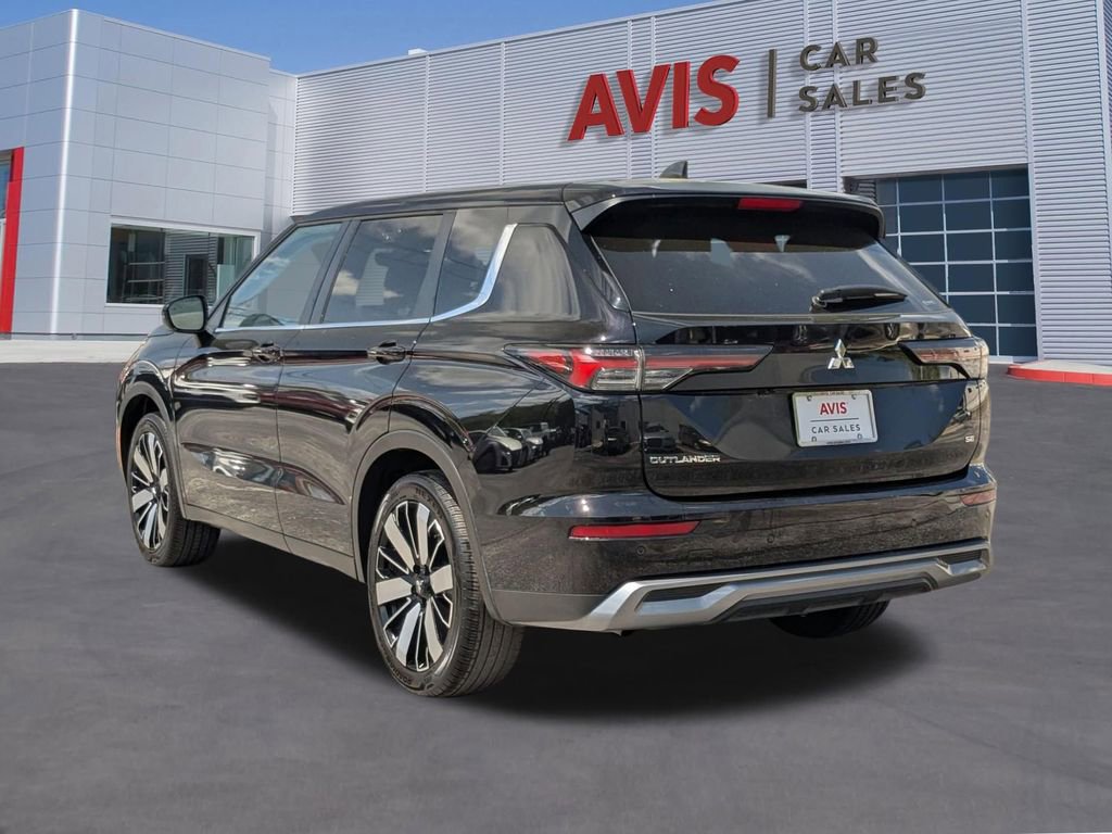 Used 2025 Mitsubishi Outlander SE AWD/4WD image 3