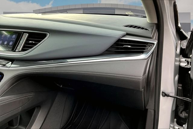 Used 2020 Buick Enclave Premium w/ Sun and Sites Package image 18