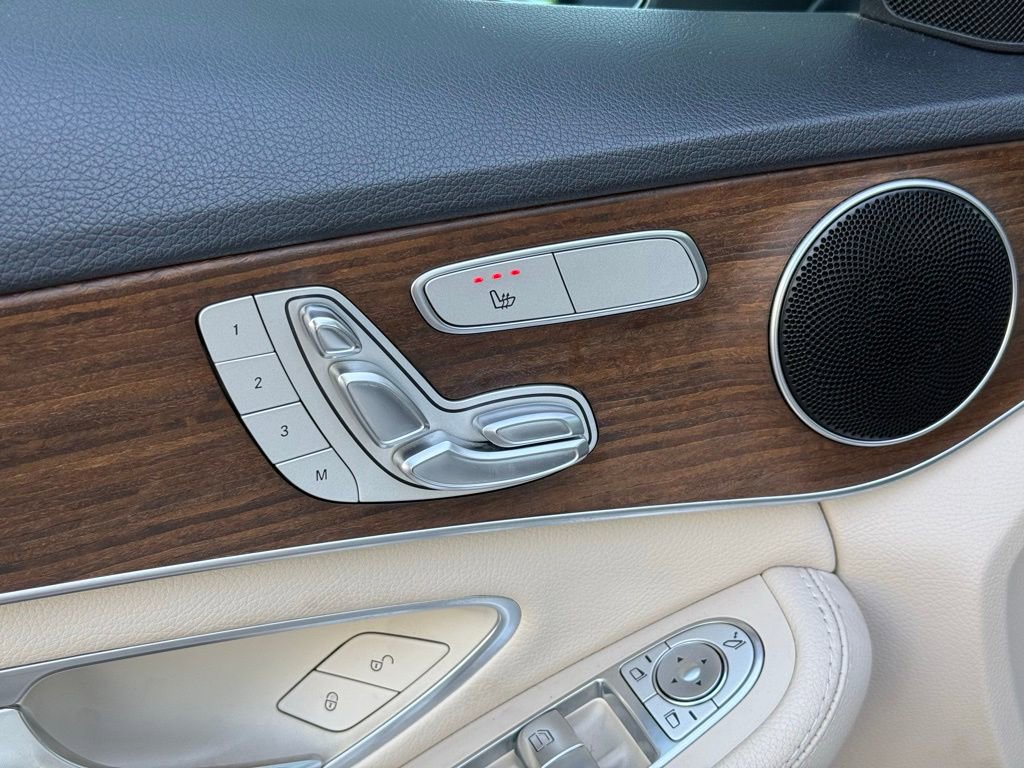 Used 2019 Mercedes-Benz C 300 Sedan image 4