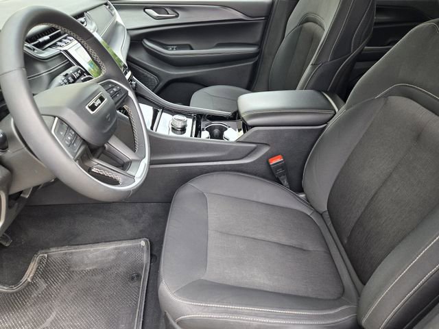 Used 2023 Jeep Grand Cherokee Laredo w/ Luxury Tech Group I AWD/4WD image 15