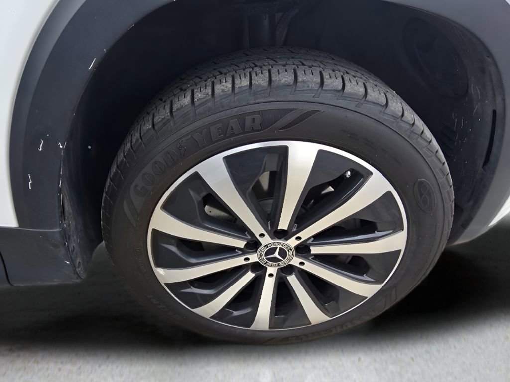 Used 2021 Mercedes-Benz GLB 250 4MATIC w/ Premium Package image 8