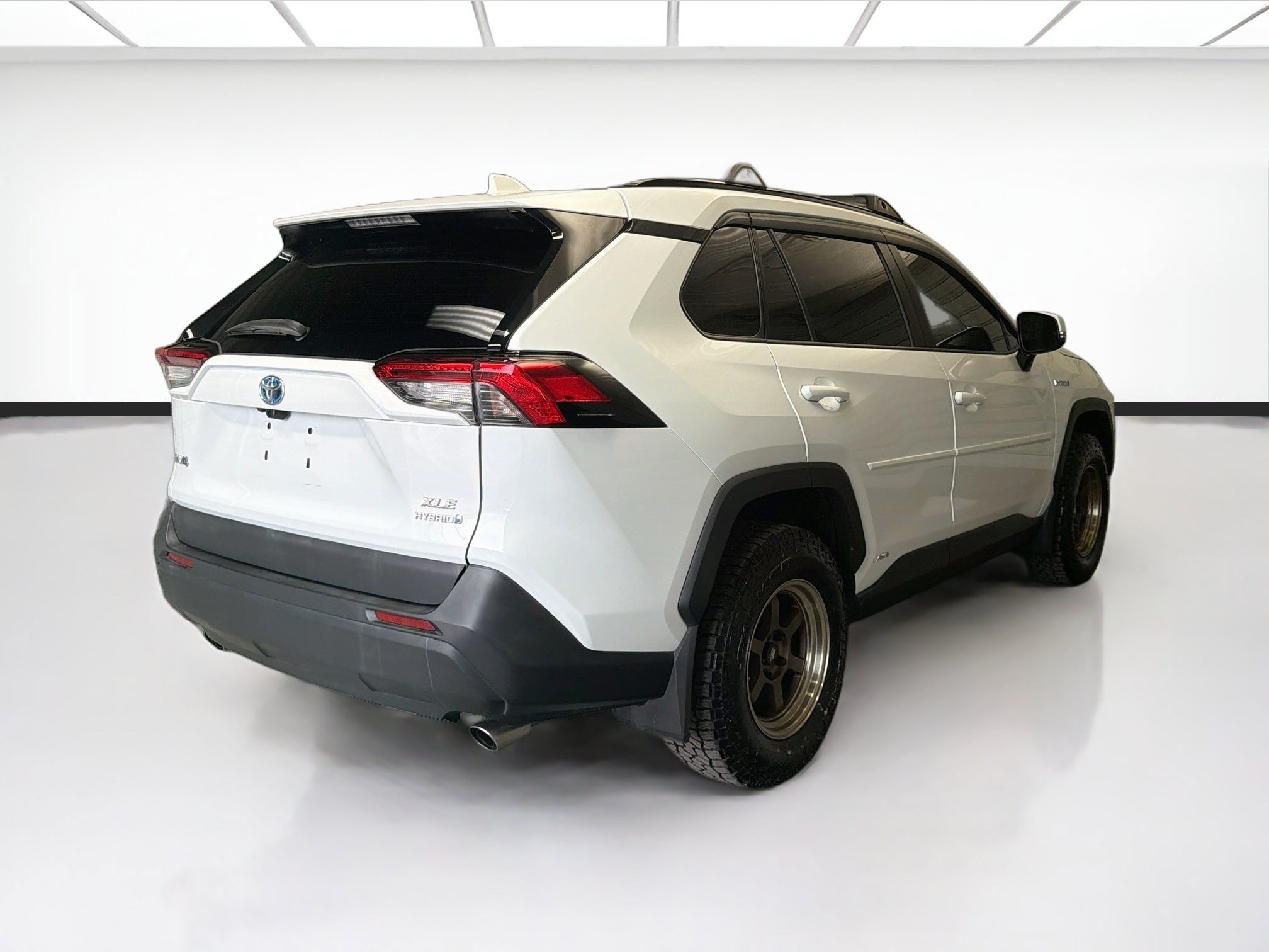 Used 2020 Toyota RAV4 XLE w/ Carpet Mat Package AWD/4WD image 4